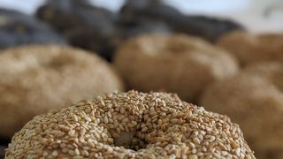  This Brooklyn Bagel Shop Is Saving Money With Plug-in Batteries (news). Photo by Shisma (CC BY 4.0)