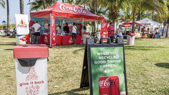 A sign in Miami encourages people to recycle.